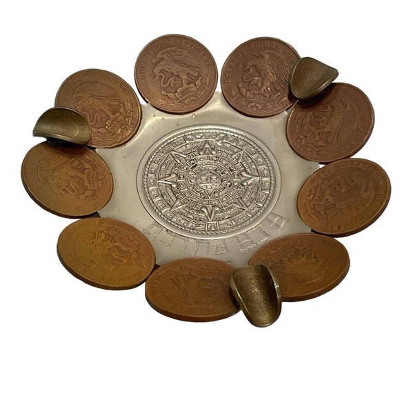 Vintage Mexican Coin 20 Centavos Metal Ashtray Made in Acapulco 1960's - Picture 2 of 7